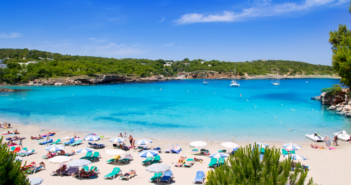 Ibiza w lipcu i sierpniu za £40 w dwie strony!
