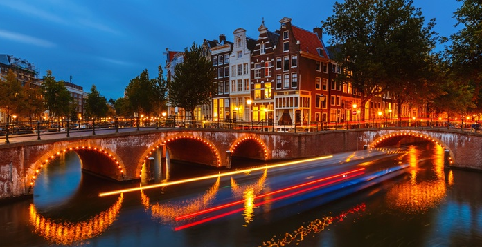 ams02