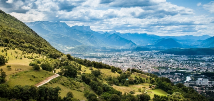grenoble-main-ok82