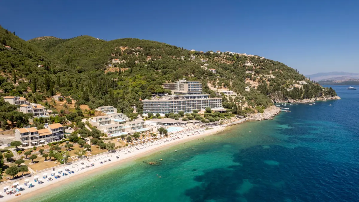 https://www.pexels.com/pl-pl/zdjecie/morze-domy-plaza-hotel-17901743/