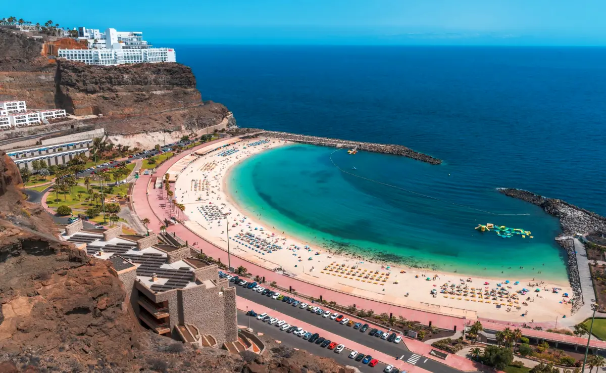 https://www.pexels.com/pl-pl/zdjecie/morze-natura-plaza-wakacje-8791201/