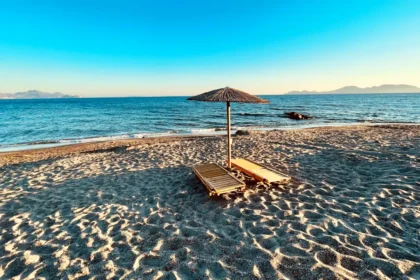 https://unsplash.com/photos/brown-wooden-beach-lounge-chair-on-beach-during-daytime-yqWgSle0I7Y