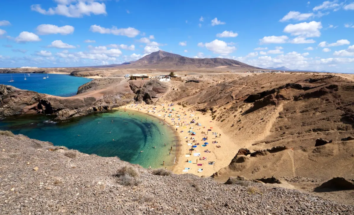 https://www.pexels.com/pl-pl/zdjecie/morze-plaza-zatoka-lato-18501173/