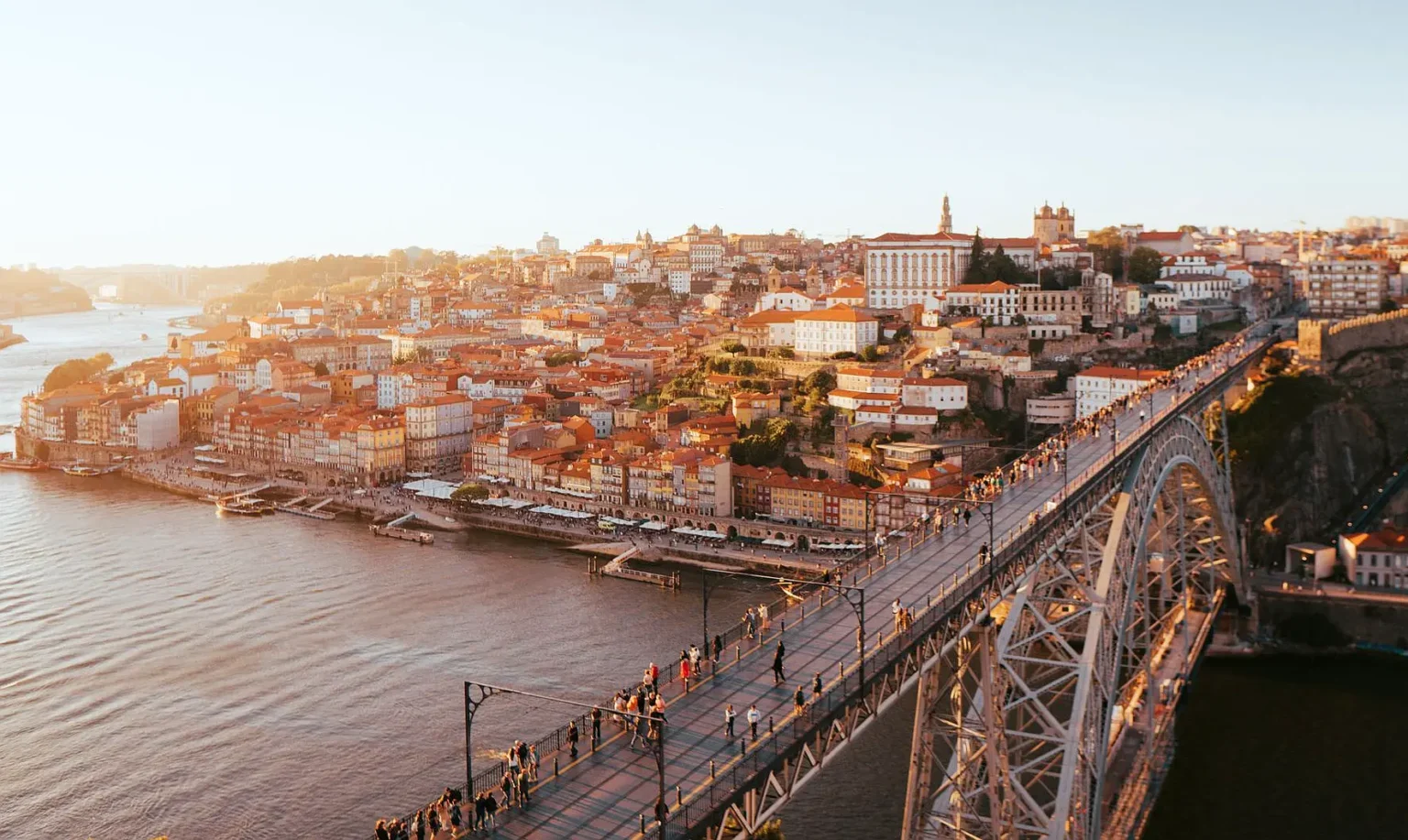 https://www.pexels.com/pl-pl/zdjecie/rzeka-most-wiszacy-miejski-portugalia-14700000/