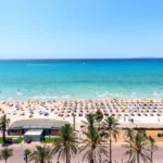 https://www.pexels.com/pl-pl/zdjecie/sloneczny-dzien-na-plazy-palma-beach-na-majorce-33018804/