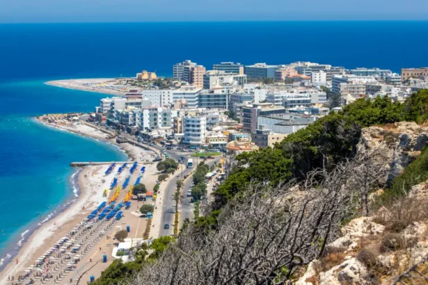 https://www.pexels.com/pl-pl/zdjecie/morze-krajobraz-natura-wakacje-27371483/