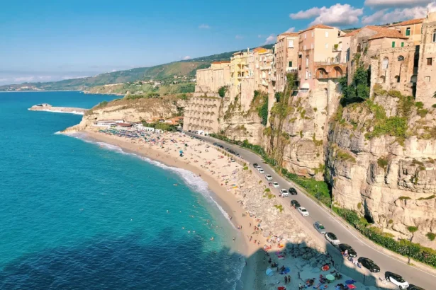https://unsplash.com/photos/an-aerial-view-of-a-beach-with-a-cliff-in-the-background-Emjmmy2_uuo