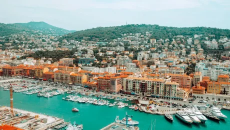 https://www.pexels.com/pl-pl/zdjecie/morze-plaza-francja-woda-7102930/